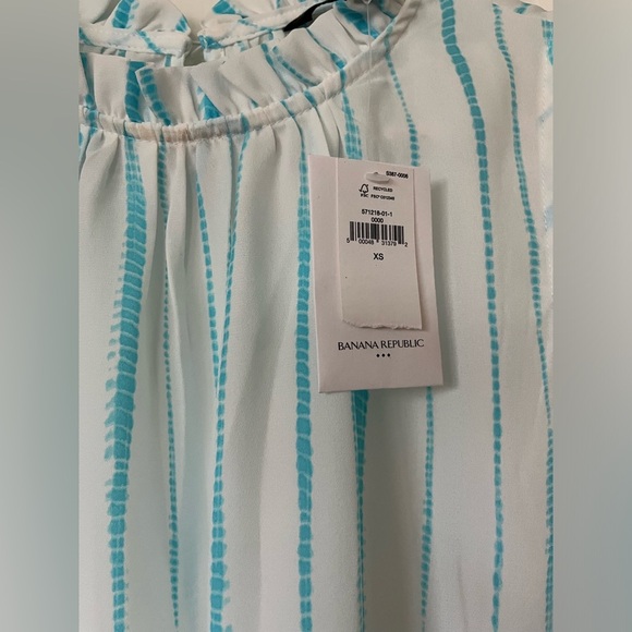 Banana Republic sleeveless blouse with button in back size 0, NWT - Picture 2 of 7